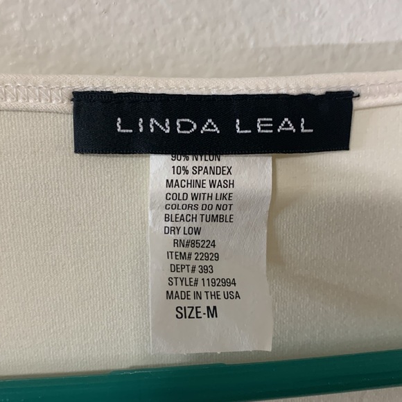 Linda Leal Cream Round Neck Double Stitched Top Size M Used - Picture 6 of 7